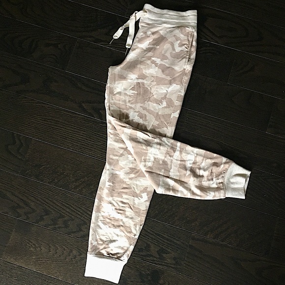 Athleta Balance Printed Jogger in Camo Lux Oatmeal Heather - Picture 5 of 16